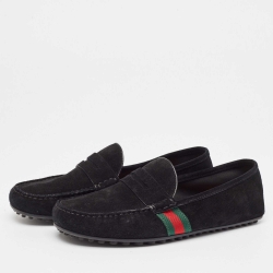 مملوكة مسبقًا Gucci Black Suede Web Low Top Loafers Size 41.5