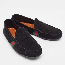 مملوكة مسبقًا Gucci Black Suede Web Low Top Loafers Size 41.5