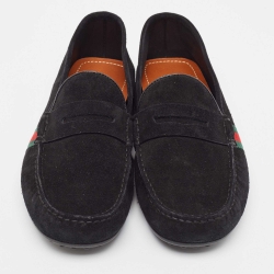 مملوكة مسبقًا Gucci Black Suede Web Low Top Loafers Size 41.5