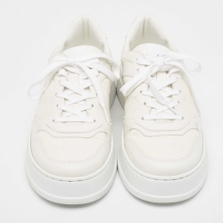 مملوكة مسبقًا Gucci White Jumbo GG Embossed Leather Low Top Sneakers Size 42