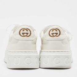 مملوكة مسبقًا Gucci White Jumbo GG Embossed Leather Low Top Sneakers Size 42