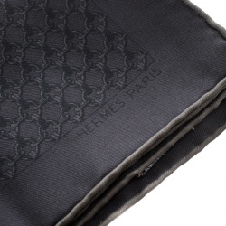 مملوكة مسبقًا Hermes Charcoal Grey Horsebit Printed Silk Pocket Square