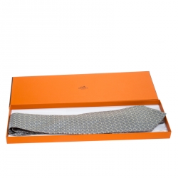 مملوكة مسبقًا ربطة عنق هيرمس حرير تول مطبوع وصلات سلسلة رصاصي باهت