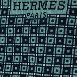 مملوكة مسبقًا Hermes Navy & Teal Geometric Print Silk Fringed Ascot