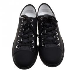 مملوكة مسبقًا حذاء رياضي لوي فيتون قماش دامييه غرافايت وجلد عنق منخفض مقاس 43.5