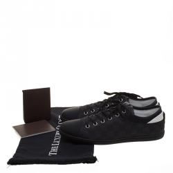 مملوكة مسبقًا حذاء رياضي لوي فيتون قماش دامييه غرافايت وجلد عنق منخفض مقاس 43.5