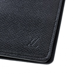 Pre Owned Louis Vuitton Black Taiga Leather Passport Holder