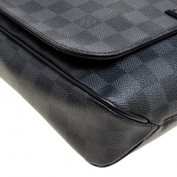 مملوكة مسبقًا Louis Vuitton Damier Graphite Canvas District PM Bag