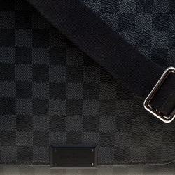 مملوكة مسبقًا Louis Vuitton Damier Graphite Canvas District PM Bag