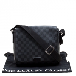 مملوكة مسبقًا Louis Vuitton Damier Graphite Canvas District PM Bag