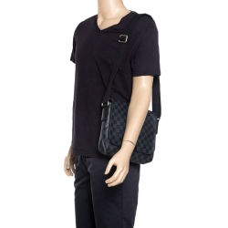 مملوكة مسبقًا Louis Vuitton Damier Graphite Canvas District PM Bag