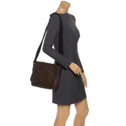 Pre Owned Louis Vuitton Monogram Canvas District PM Bag