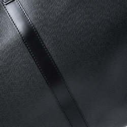 مملوكة مسبقًا Louis Vuitton Black Taiga Leather Helanga 1 Poche Travel Bag