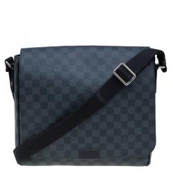 مملوكة مسبقًا Louis Vuitton Damier Graphite Canvas District MM Bag