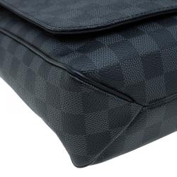 مملوكة مسبقًا Louis Vuitton Damier Graphite Canvas District MM Bag