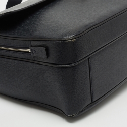 مملوكة مسبقًا Louis Vuitton Dark Blue Taiga Leather Vassili GM Bag