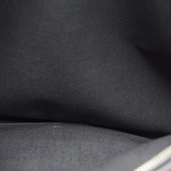 مملوكة مسبقًا Louis Vuitton Dark Blue Taiga Leather Vassili GM Bag