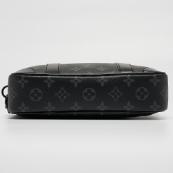 مملوكة مسبقًا Louis Vuitton Monogram Eclipse Canvas Kasai Pochette