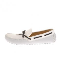 مملوكة مسبقًا Louis Vuitton White Leather Arizona Loafers Size 41.5