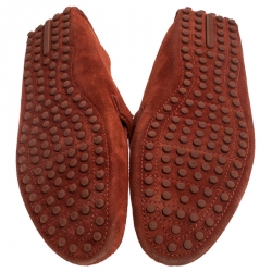 مملوكة مسبقًا Louis Vuitton Red Suede Hockenheim Loafers Size 42.5
