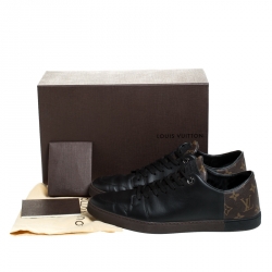 مملوكة مسبقًا حذاء رياضي لوي فيتون منخفض من أعلى جلد أسود وكانفاس مونوغرامي بني مقاس 43.5