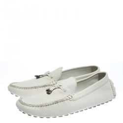 Pre Owned حذاء لوفرز لوي فيتون بفيونكة شعار جلد أبيض مقاس 41