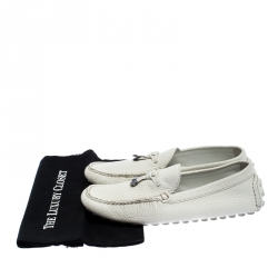 Pre Owned حذاء لوفرز لوي فيتون بفيونكة شعار جلد أبيض مقاس 41