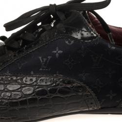 مملوكة مسبقًا Louis Vuitton Black Croc Embossed Patent Sneakers Size 43