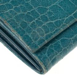 مملوكة مسبقًا Miu Miu Blue Croc Print Patent Flap Continental Wallet