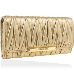 مملوكة مسبقًا محفظة ميو ميو جلد مبطنة ذهبية