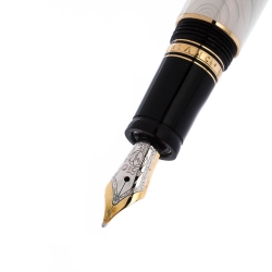 Pre Owned Montblanc Boheme Pearly Lacquer Textured Gold Finish Fountain Pen