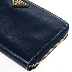 مملوكة مسبقًا Prada Saffiano Triangle Leather Wallet