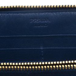 مملوكة مسبقًا Prada Saffiano Triangle Leather Wallet