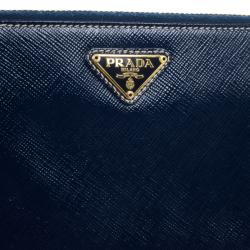 مملوكة مسبقًا Prada Saffiano Triangle Leather Wallet