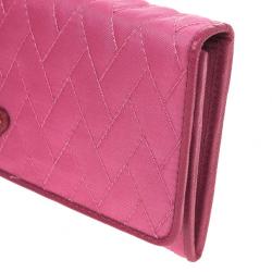 مملوكة مسبقًا Prada Pink Quilted Nylon Flap Wallet