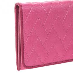 مملوكة مسبقًا Prada Pink Quilted Nylon Flap Wallet