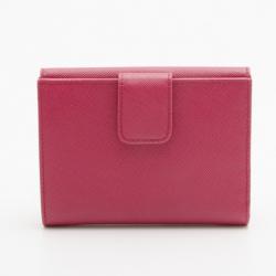 مملوكة مسبقًا Prada Light Pink Saffiano Short Wallet