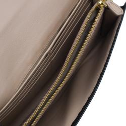 مملوكة مسبقًا محفظة برادا سبازولاتو جلد أسود ميتالك بقلاب