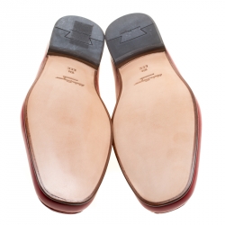 Pre Owned حذاء سالفاتوري فيراغامو غيوردانو موكاسينس جلد حُبيبي أحمر مقاس 41.5