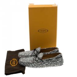 مملوكة مسبقًا حذاء لوفرز تودز جلد رصاصي مزين بطباعة وفيونكة مقاس 42