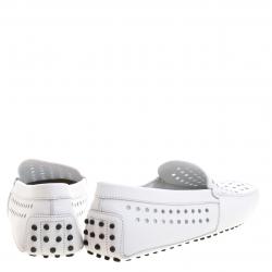 Pre Owned حذاء لوفرز تودز جلد أبيض مثقب مقاس 43