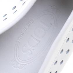 Pre Owned حذاء لوفرز تودز جلد أبيض مثقب مقاس 43