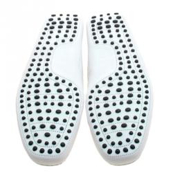 مملوكة مسبقًا حذاء لوفرز تودز جلد أبيض مثقب مقاس 43