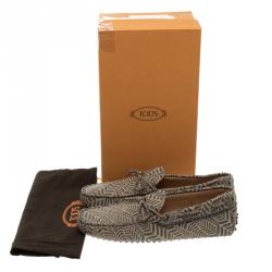 Pre Owned حذاء لوفرز تودز فيونكة جلد مطبوع رمادي وبيج مقاس 44.5