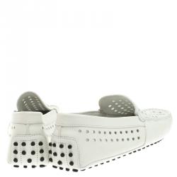 Pre Owned حذاء لوفرز تودز جلد أبيض مثقب مقاس 42