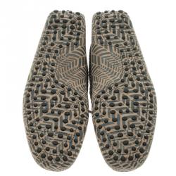 Pre Owned حذاء لوفرز تودزجلد مطبوع رصاصي وبيج مقاس 42 