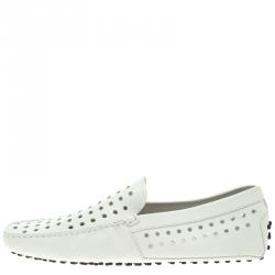 Pre Owned حذاء لوفرز تودز جلد أبيض مثقب مقاس 44.5