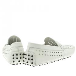 Pre Owned حذاء لوفرز تودز جلد أبيض مثقب مقاس 44.5
