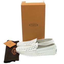 Pre Owned حذاء لوفرز تودز جلد أبيض مثقب مقاس 44.5