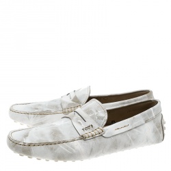 مملوكة مسبقًا حذاء لوفرز تودز بيني جلد منقوش أبيض مقاس 42.5